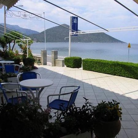 Apollon Hotel Tirós エクステリア 写真