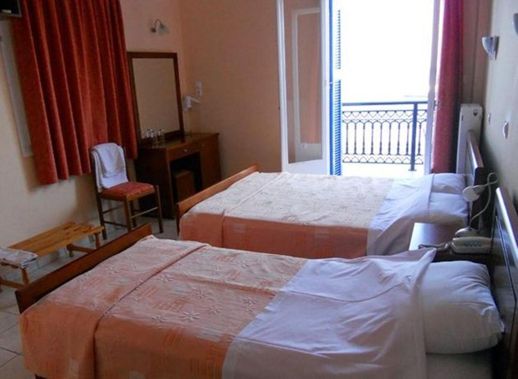 Apollon Hotel Tirós 部屋 写真