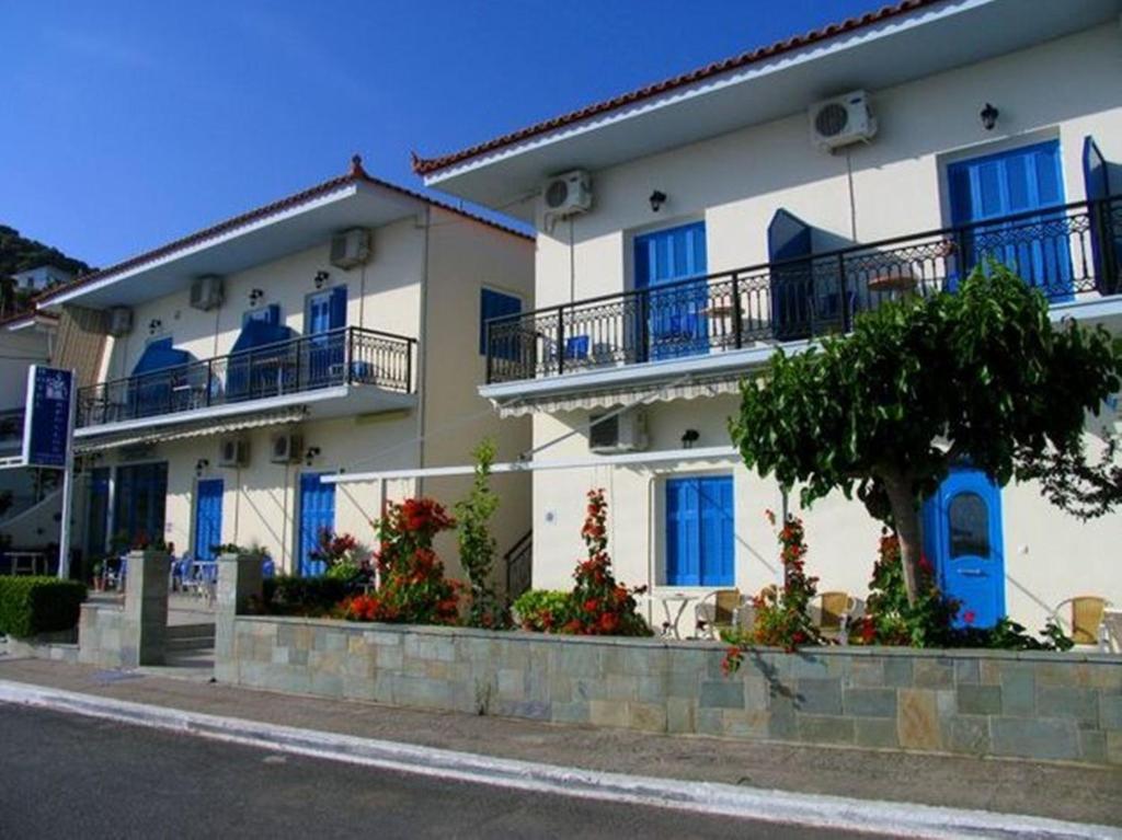 Apollon Hotel Tirós エクステリア 写真