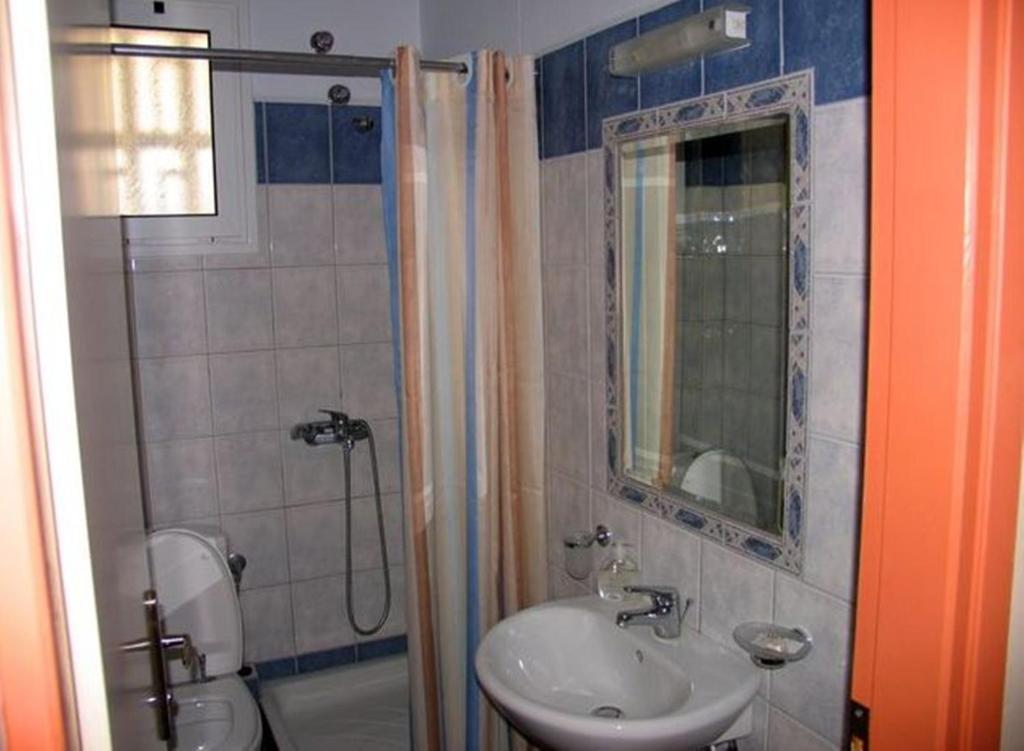 Apollon Hotel Tirós エクステリア 写真