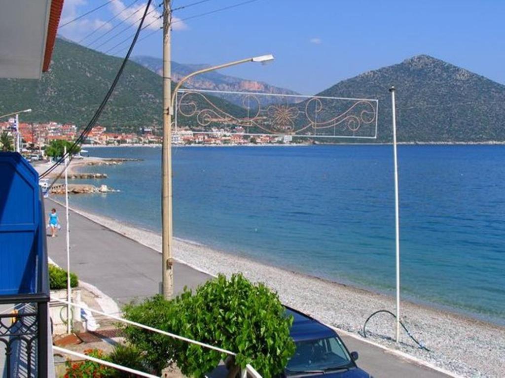 Apollon Hotel Tirós エクステリア 写真